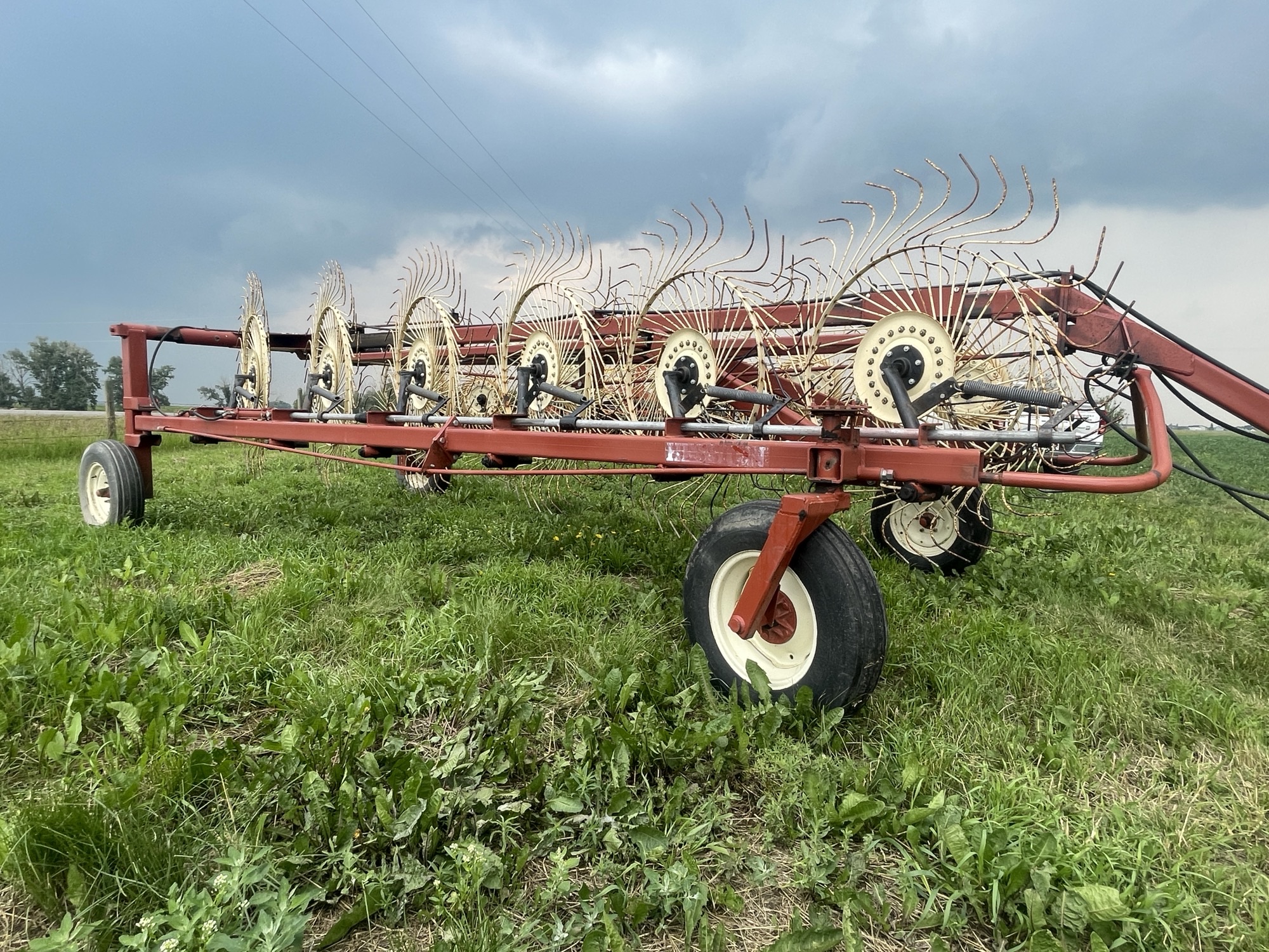 2000 Massey Ferguson 3983 Rake/V
