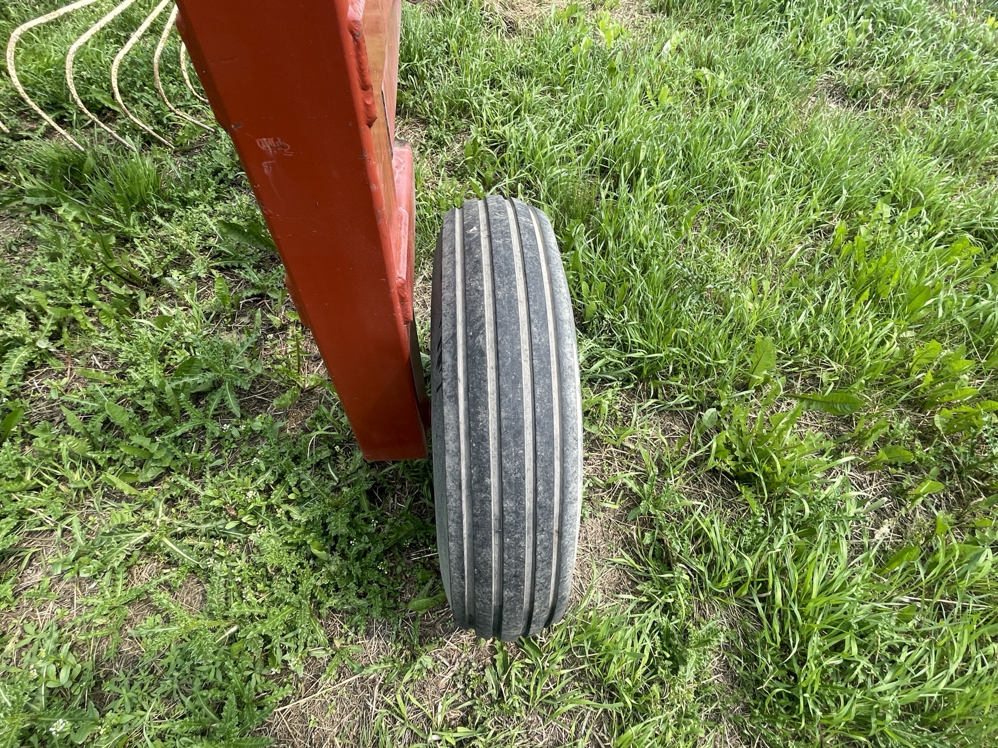 2000 Massey Ferguson 3983 Rake/V