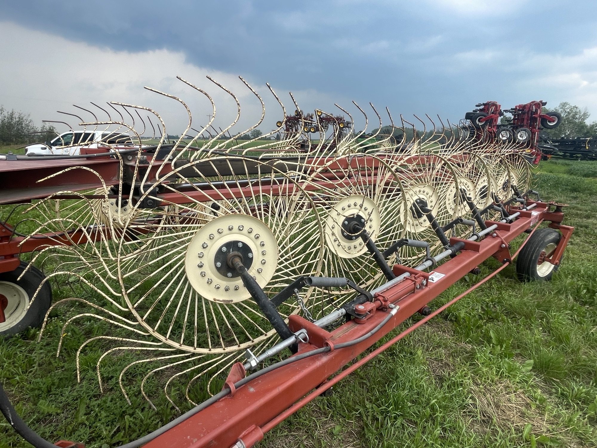 2000 Massey Ferguson 3983 Rake/V