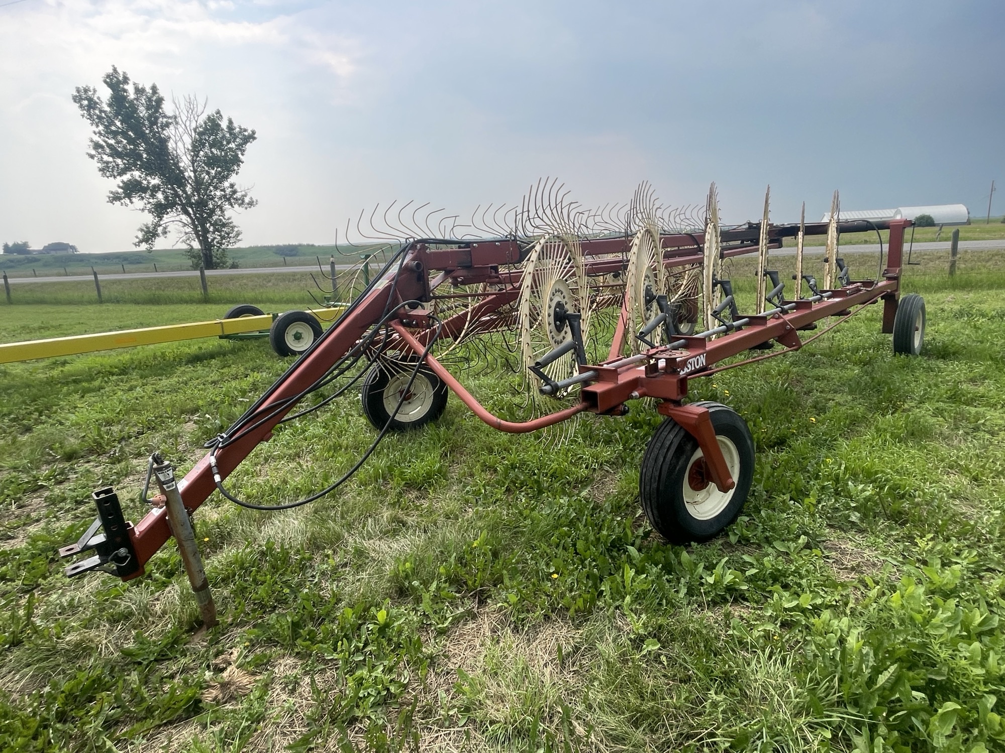 2000 Massey Ferguson 3983 Rake/V