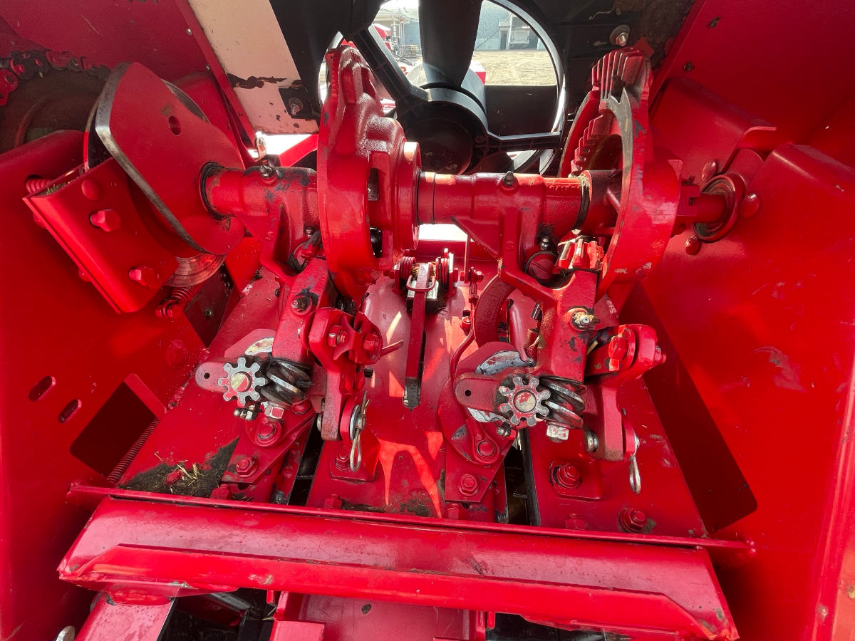 2010 Massey Ferguson 1839 Baler/Square