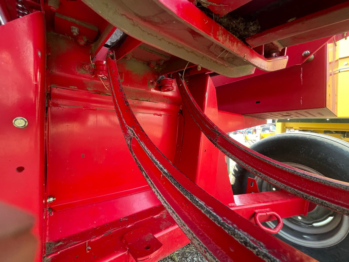 2010 Massey Ferguson 1839 Baler/Square