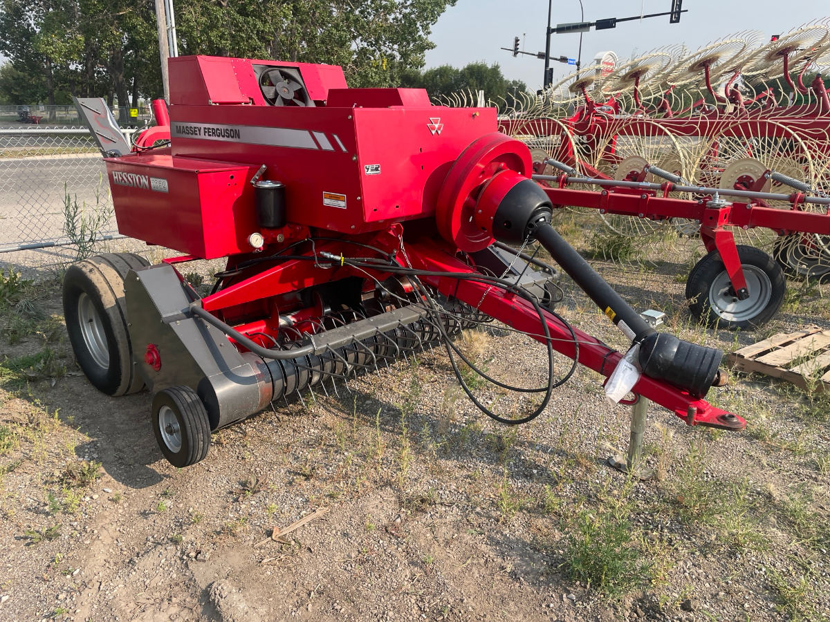 2010 Massey Ferguson 1839 Baler/Square