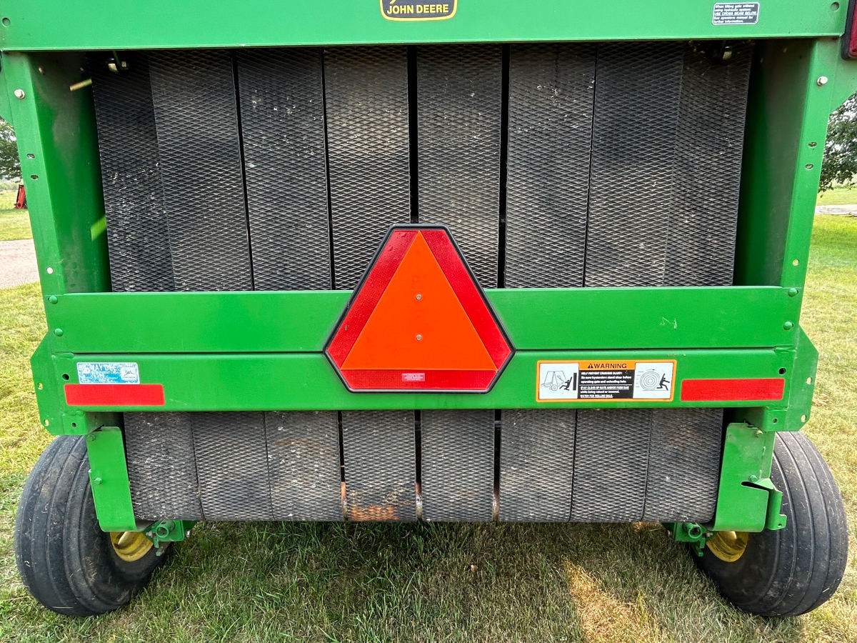 2000 John Deere 557 Baler/Round