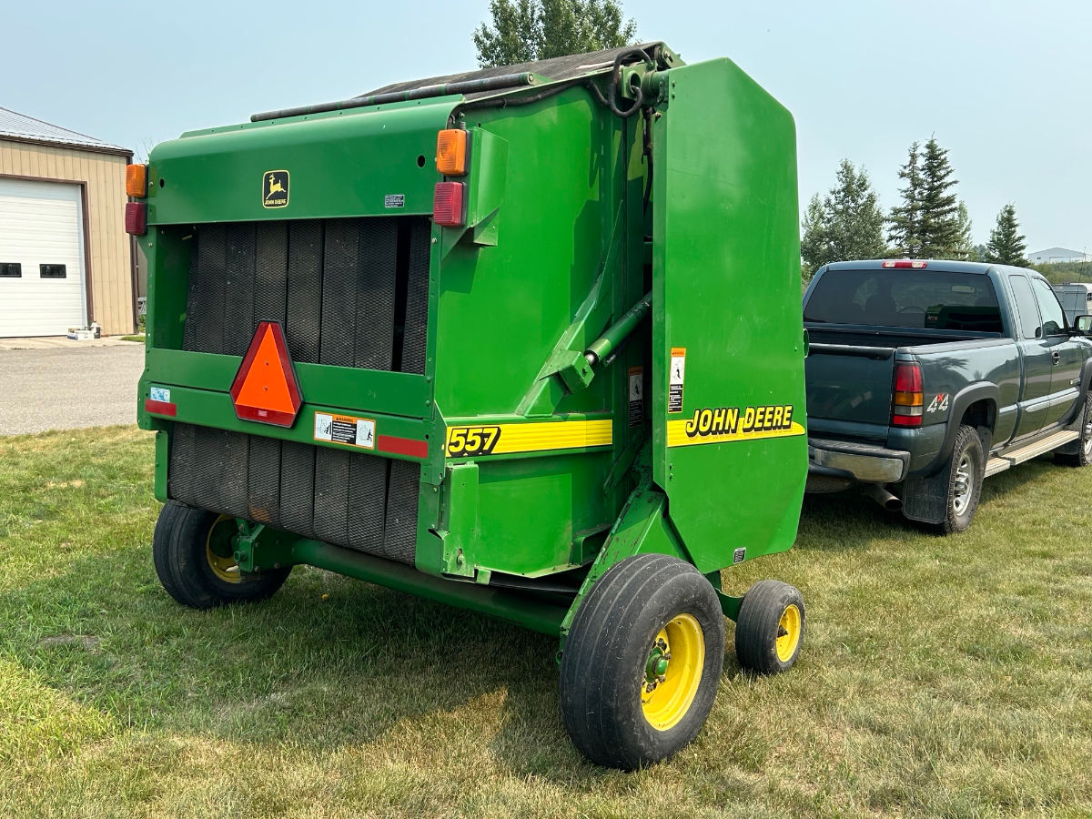 2000 John Deere 557 Baler/Round