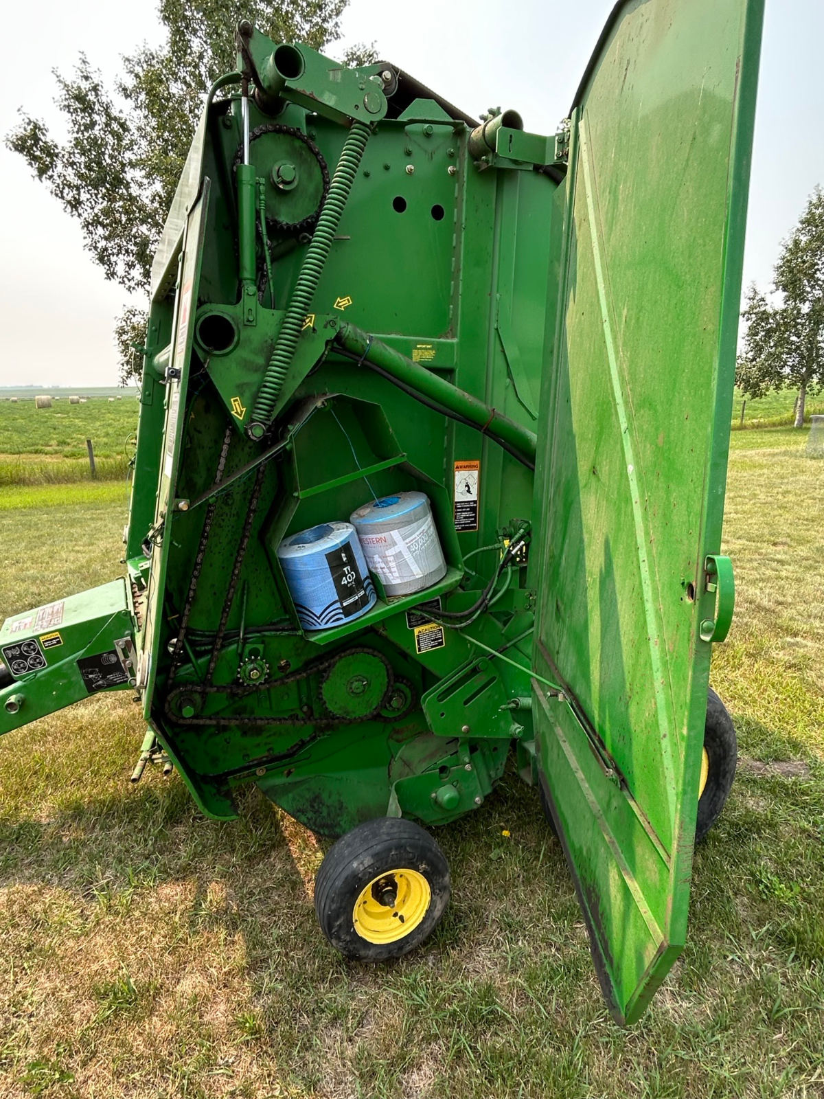 2000 John Deere 557 Baler/Round