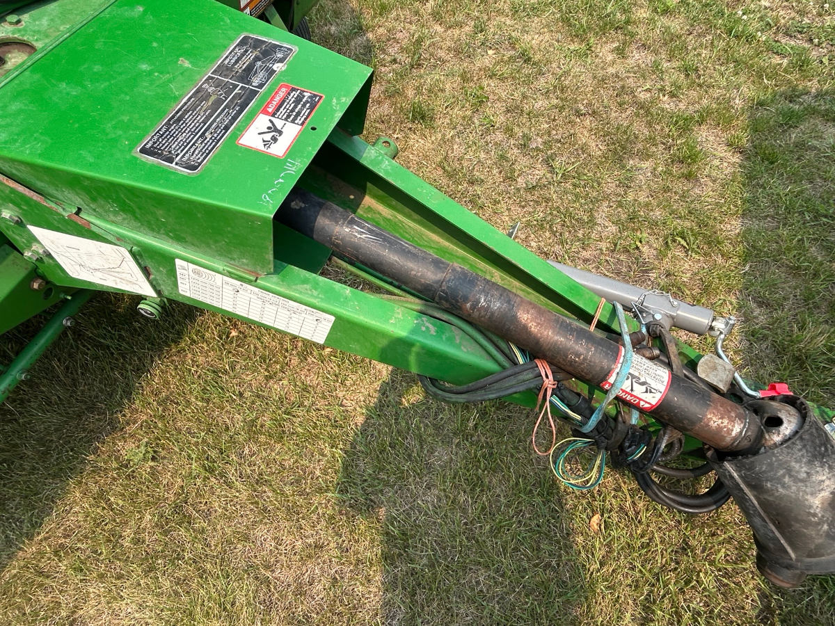 2000 John Deere 557 Baler/Round