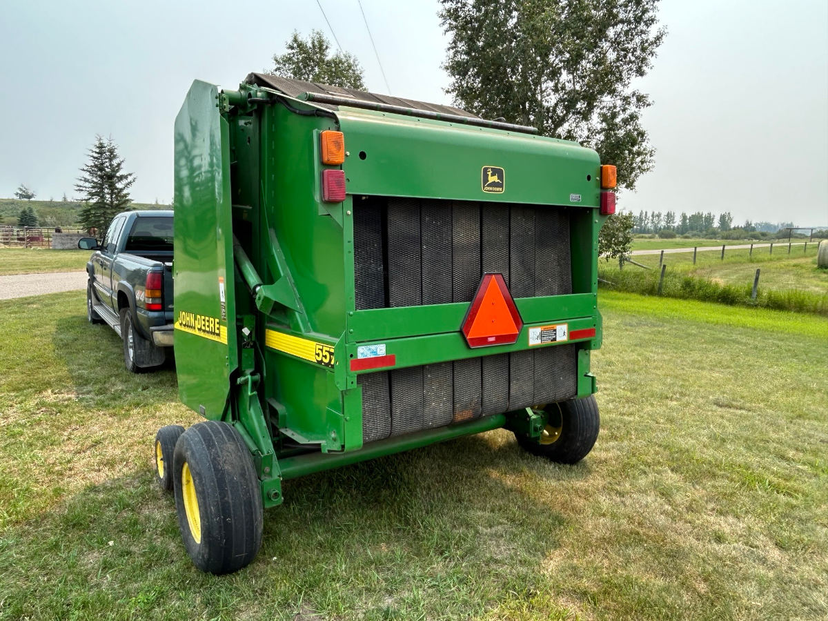 2000 John Deere 557 Baler/Round