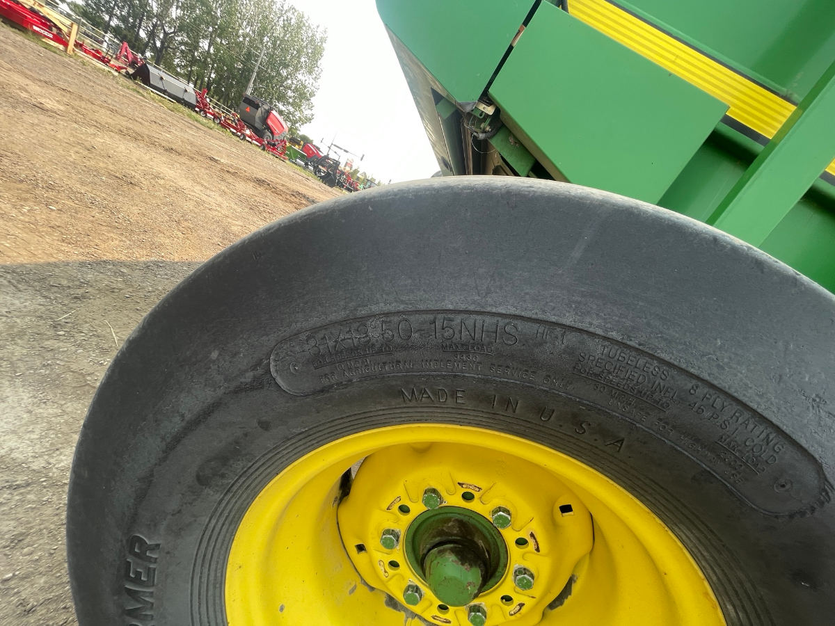 2008 John Deere 568 Baler/Round