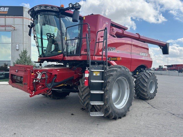 2023 Case 8250 Combine