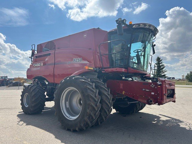 2023 Case 8250 Combine
