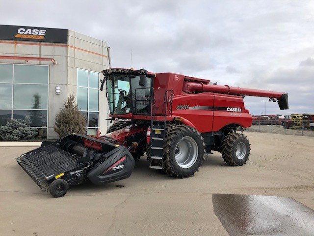 2017 Case 8240 Combine