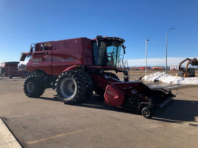 2023 Case 8250 Combine