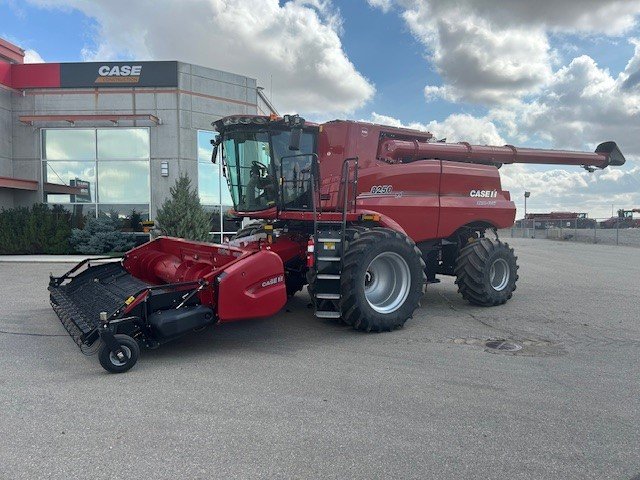 2023 Case 8250 Combine