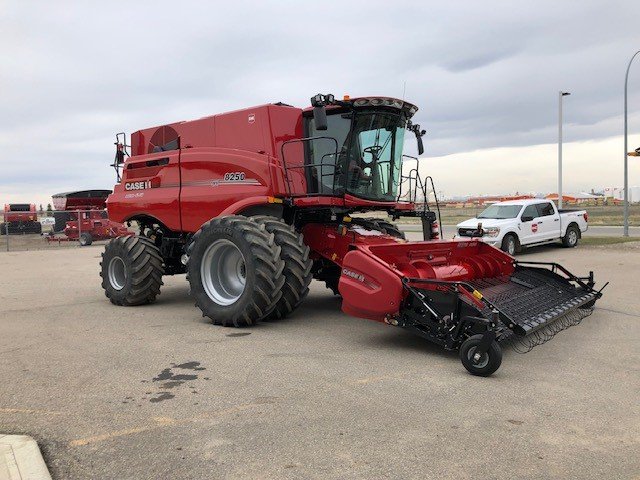 2023 Case 8250 Combine