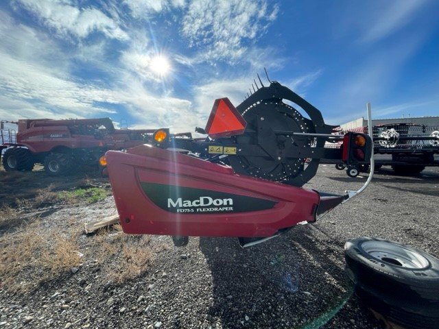 2017 MacDon FD75-40 Header Combine