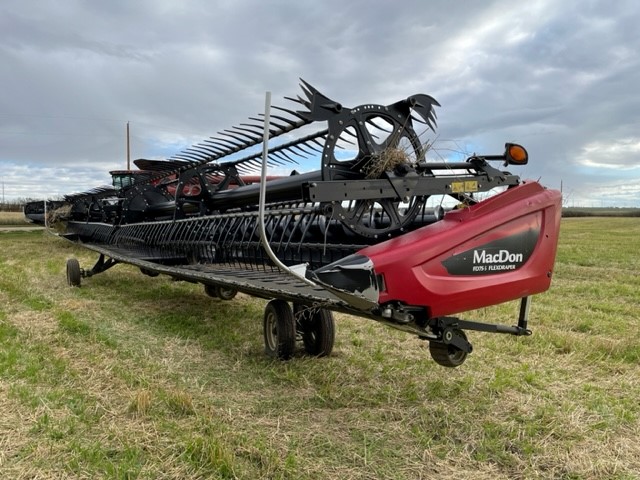 2017 MacDon FD75-40 Header Combine