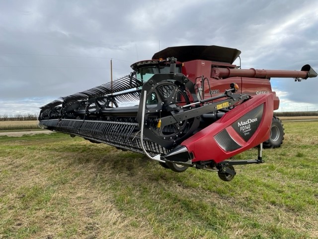 2018 MacDon FD140 Header Combine