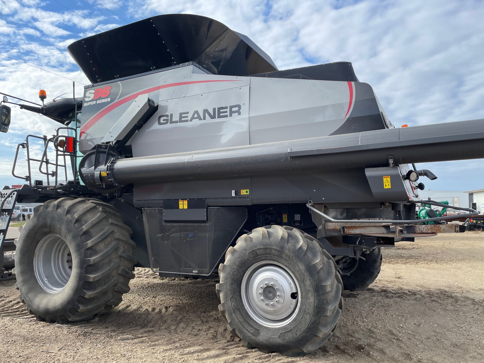 2017 Gleaner S96 Combine