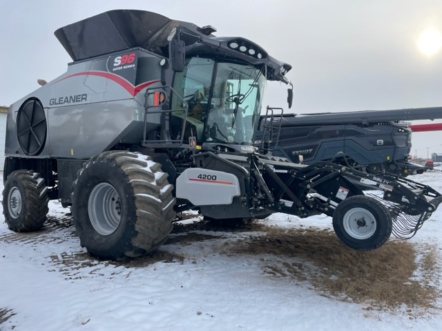 2017 Gleaner S96 Combine