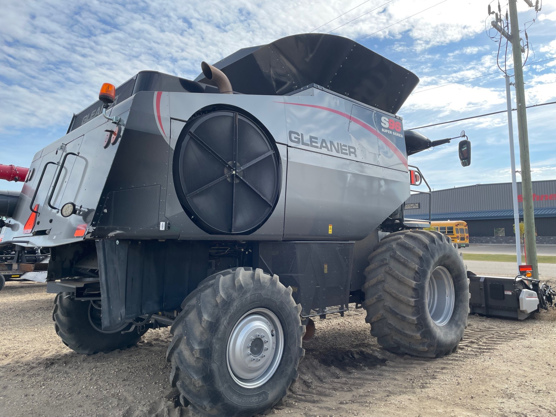 2017 Gleaner S96 Combine