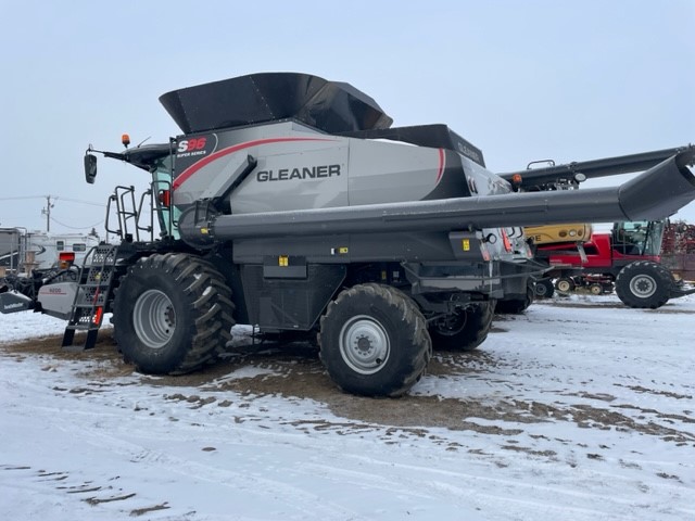 2017 Gleaner S96 Combine