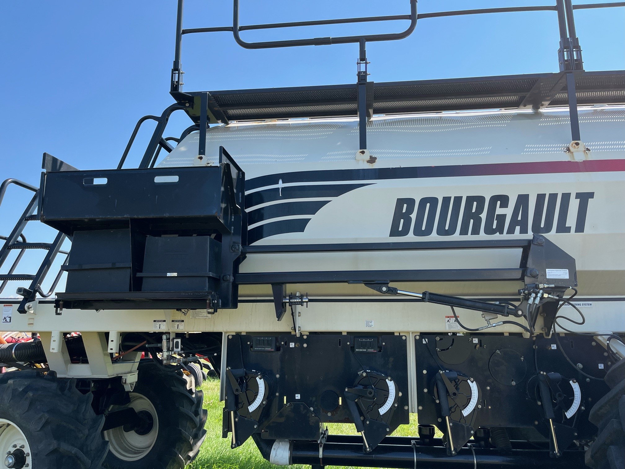 2011 Bourgault 6450 Air Tank/Cart