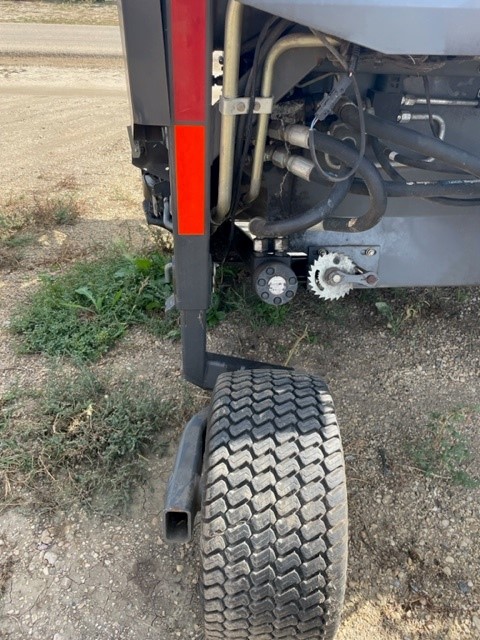 2011 Massey Ferguson 9430 Windrower