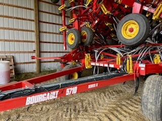 2010 Bourgault 5710-72 Air Drill