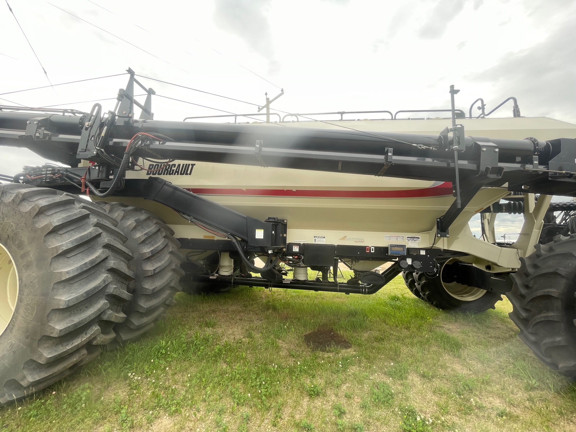 2018 Bourgault 71300 Air Tank/Cart