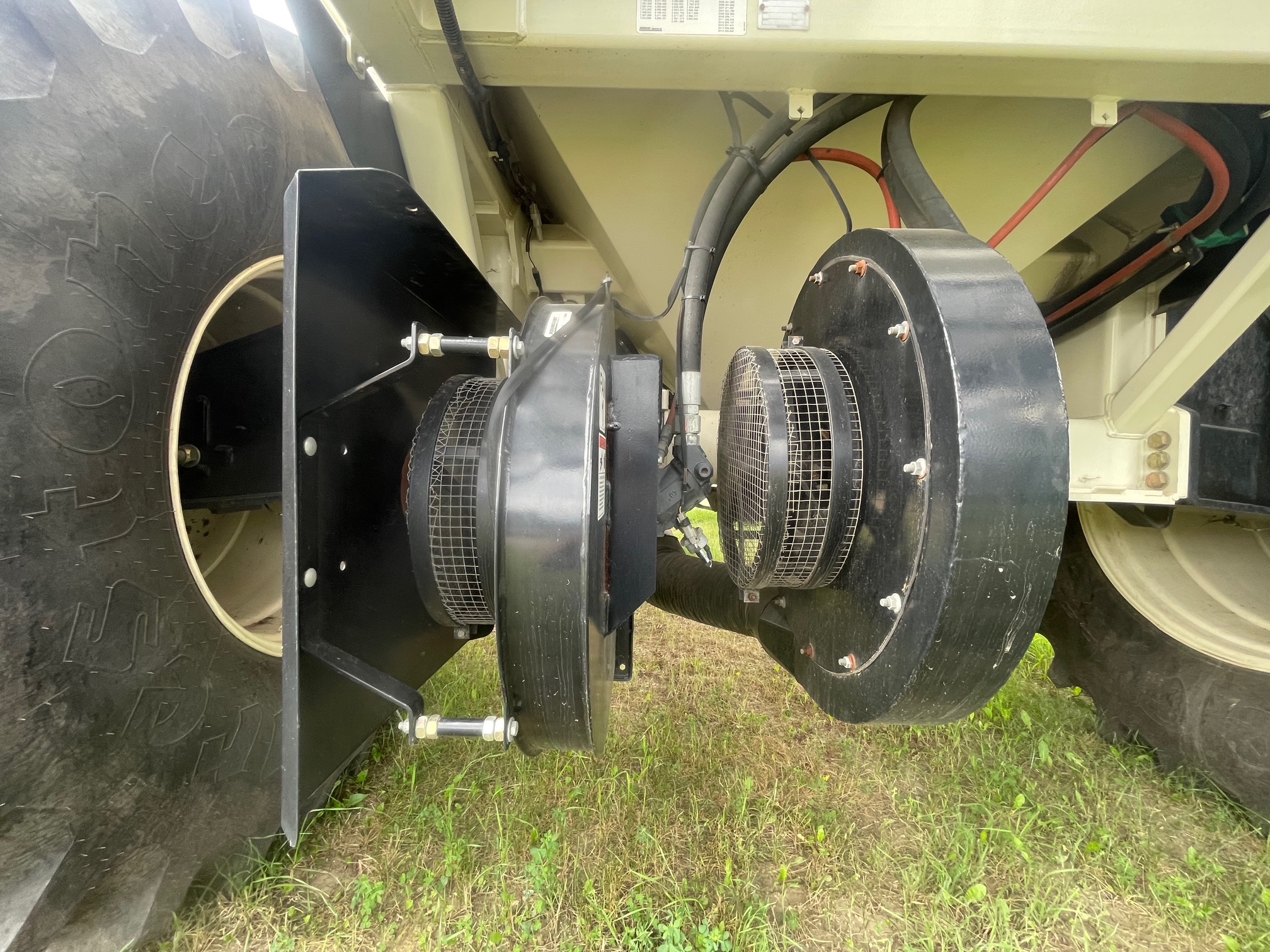 2018 Bourgault 71300 Air Tank/Cart