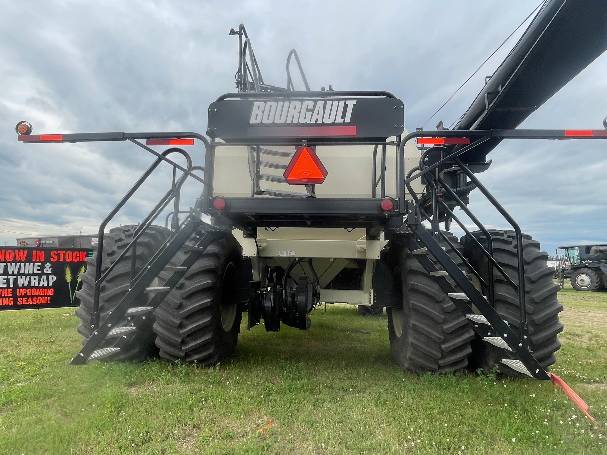 2018 Bourgault 71300 Air Tank/Cart