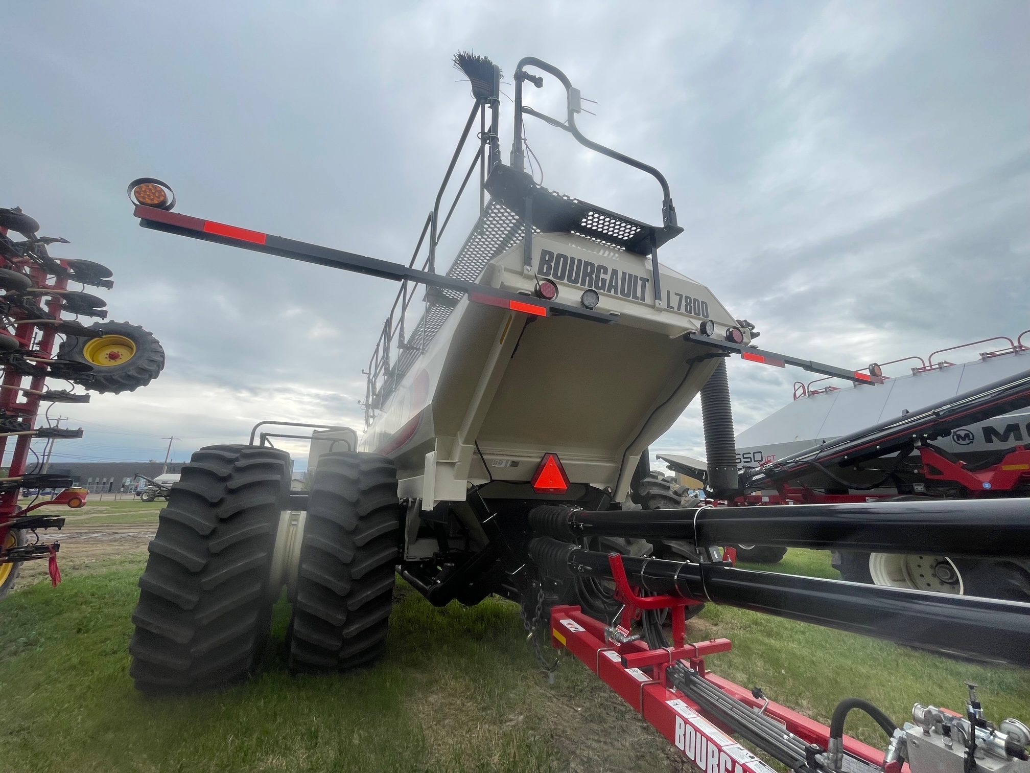 2020 Bourgault L7800 Air Tank/Cart