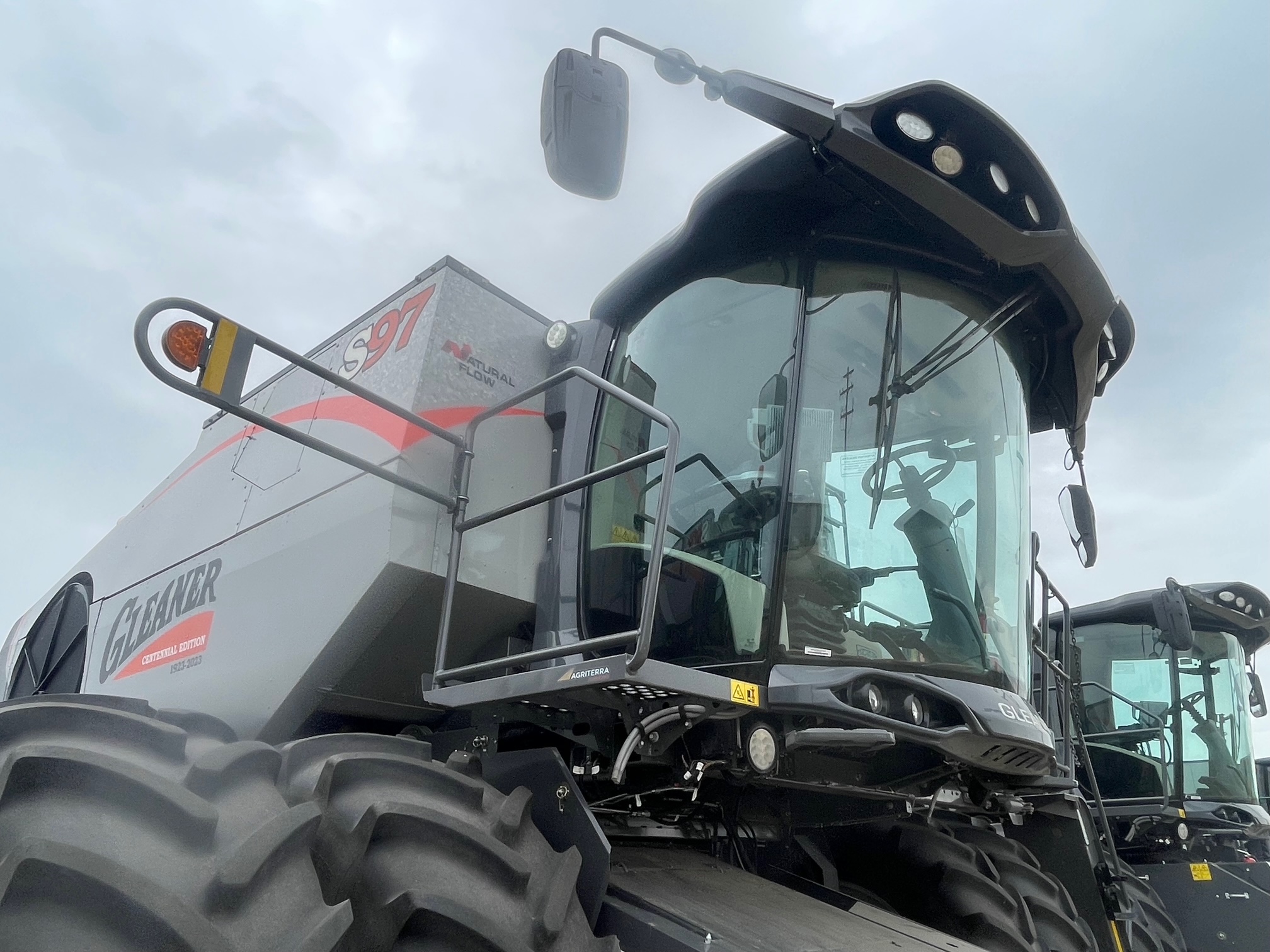 2023 Gleaner S97 Combine