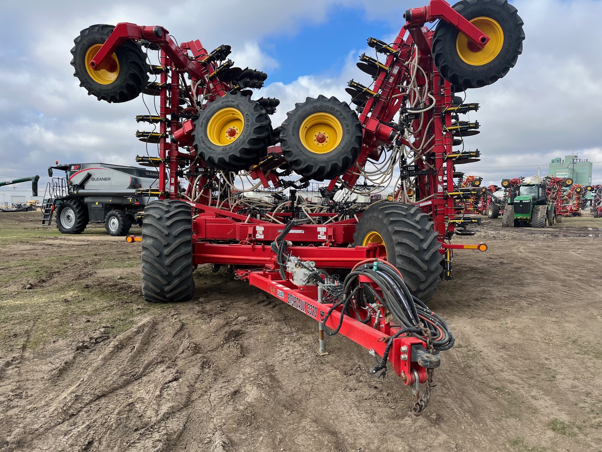 2017 Bourgault 3320-66 Air Drill