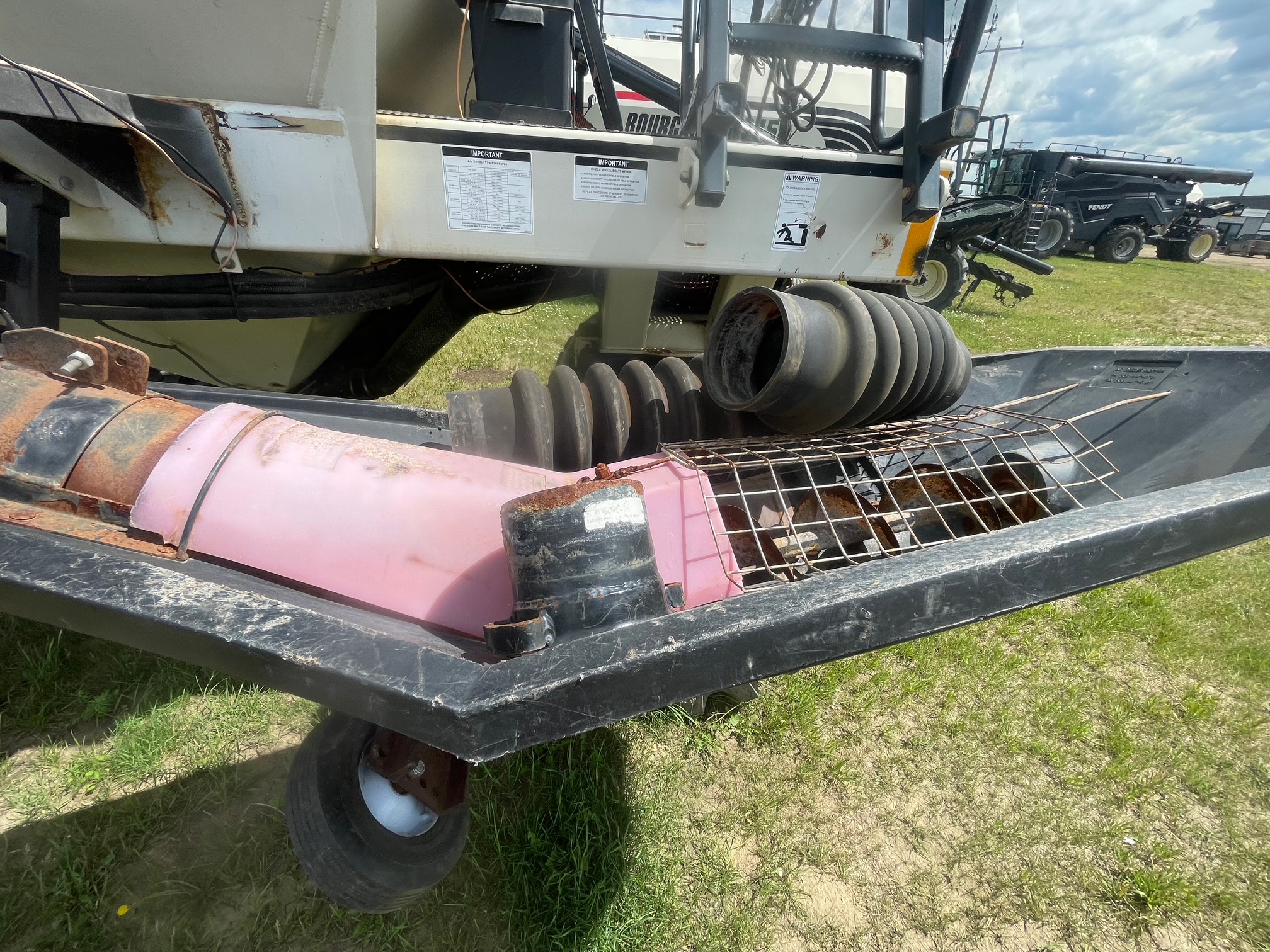 2004 Bourgault 5350 Air Tank/Cart