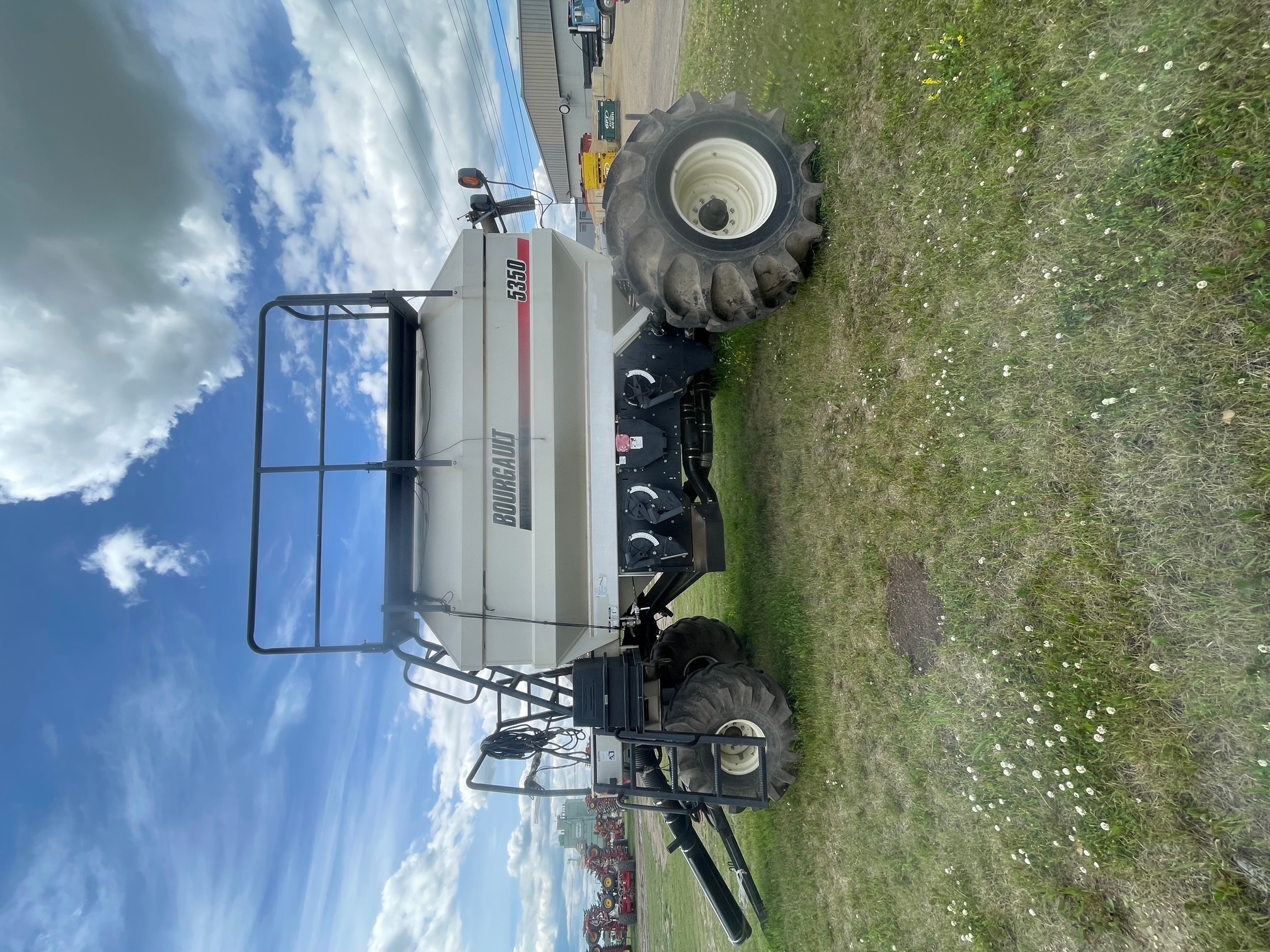 2004 Bourgault 5350 Air Tank/Cart
