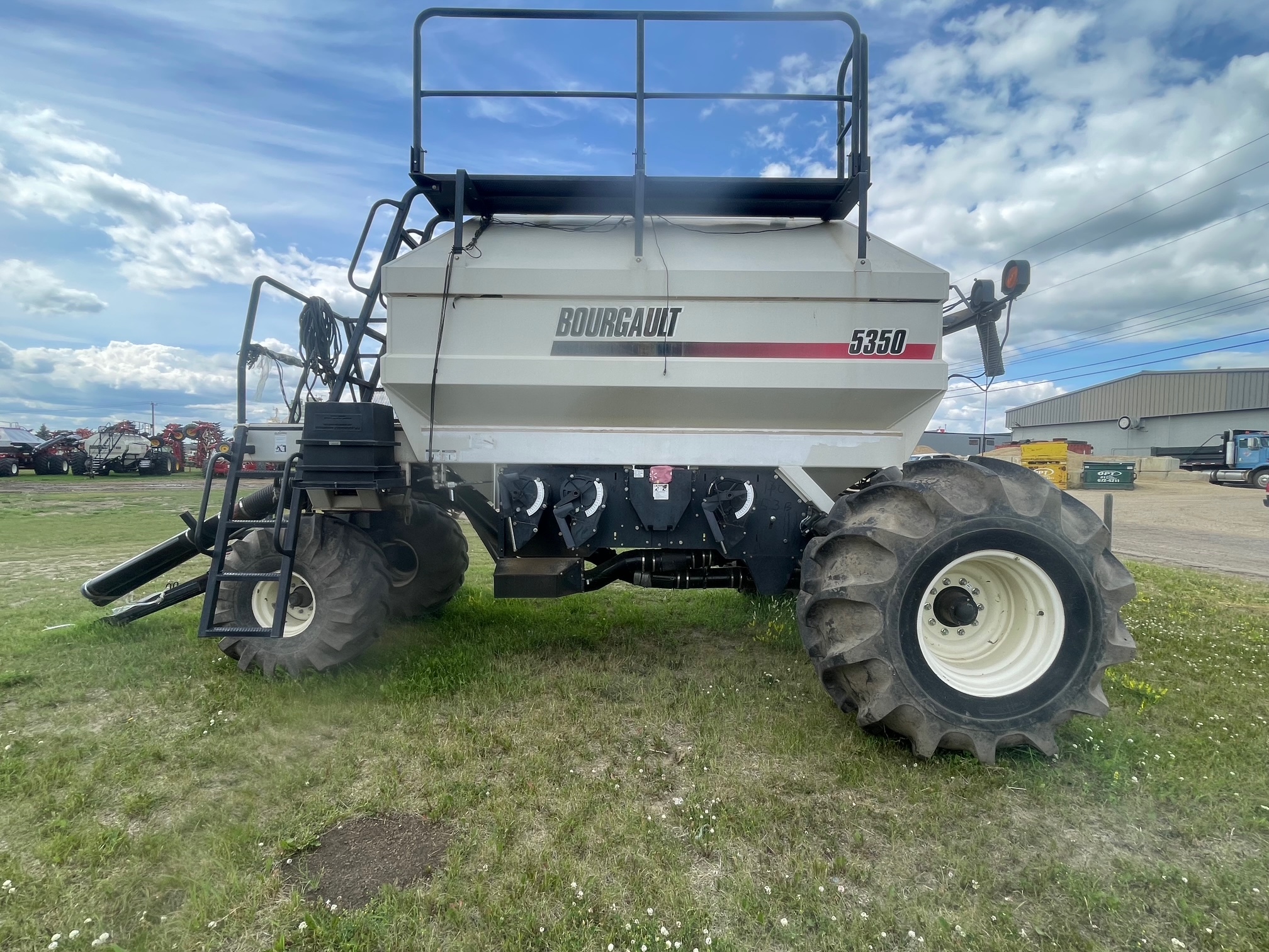 2004 Bourgault 5350 Air Tank/Cart