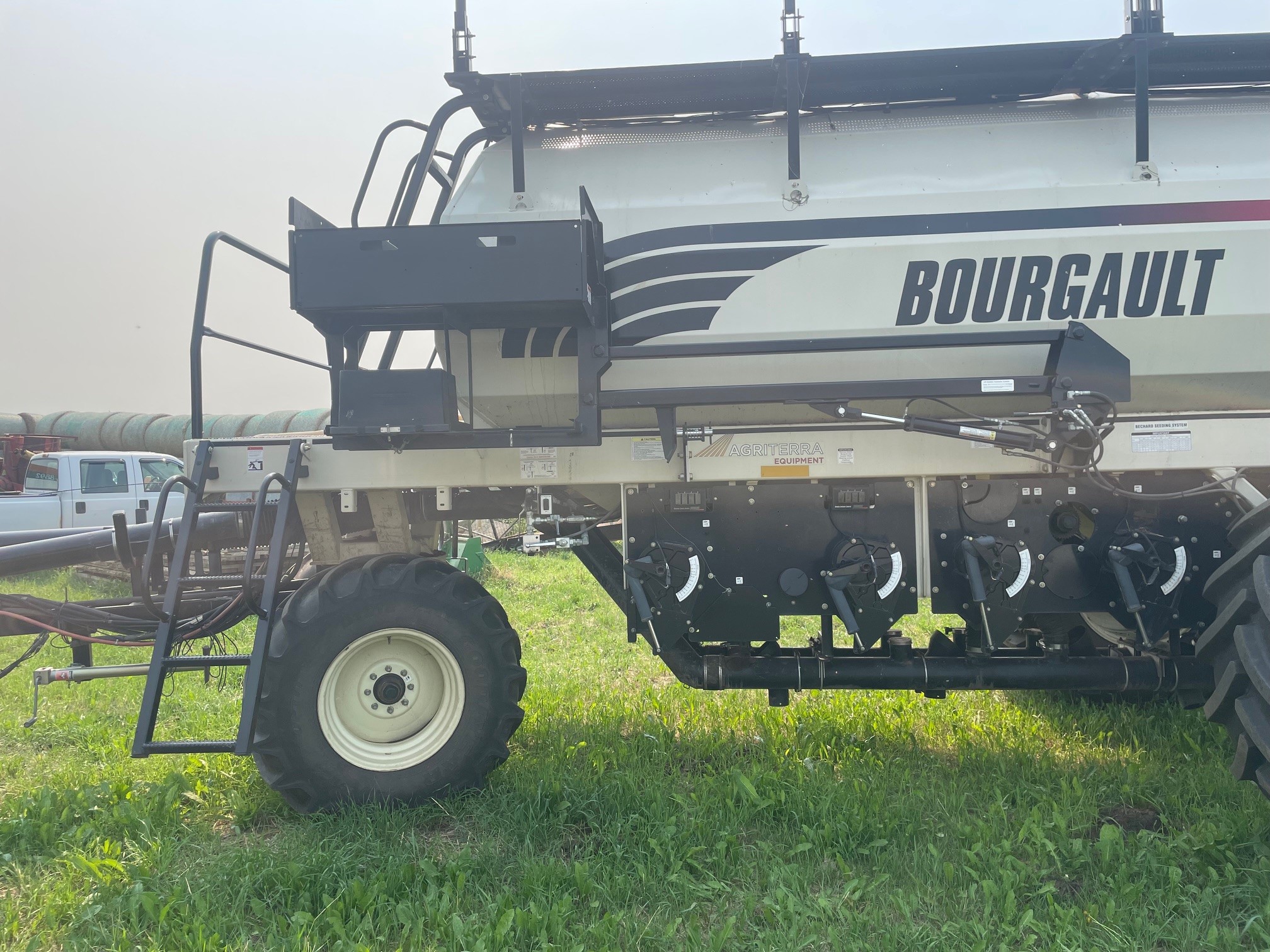 2016 Bourgault 6550 Air Tank/Cart
