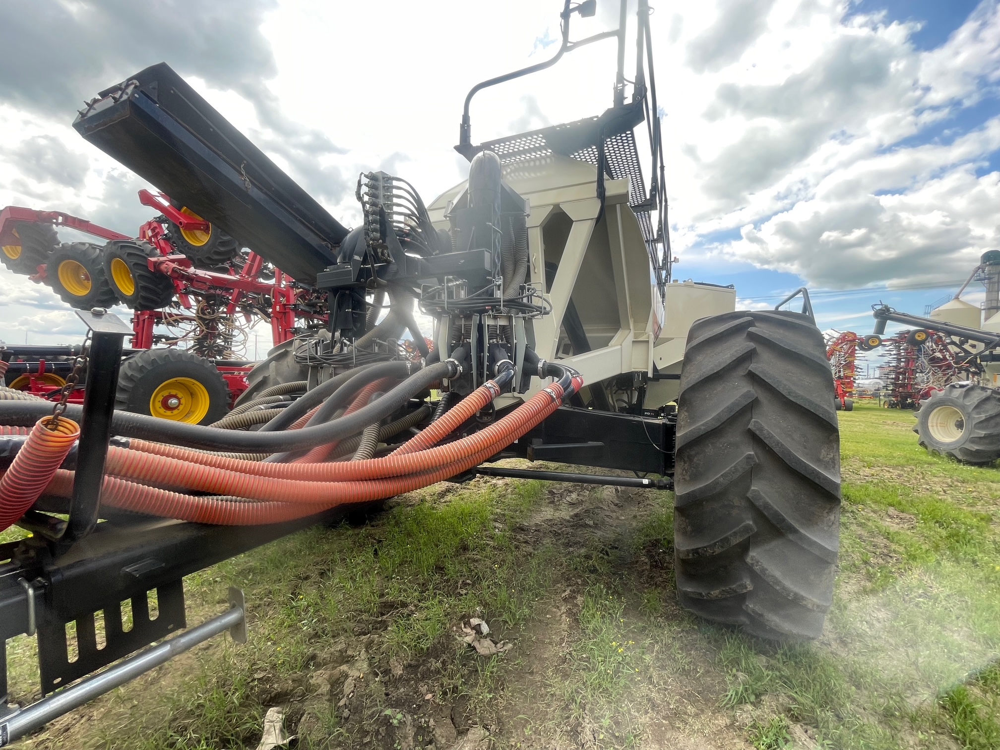 2014 Bourgault 7700 Air Tank/Cart