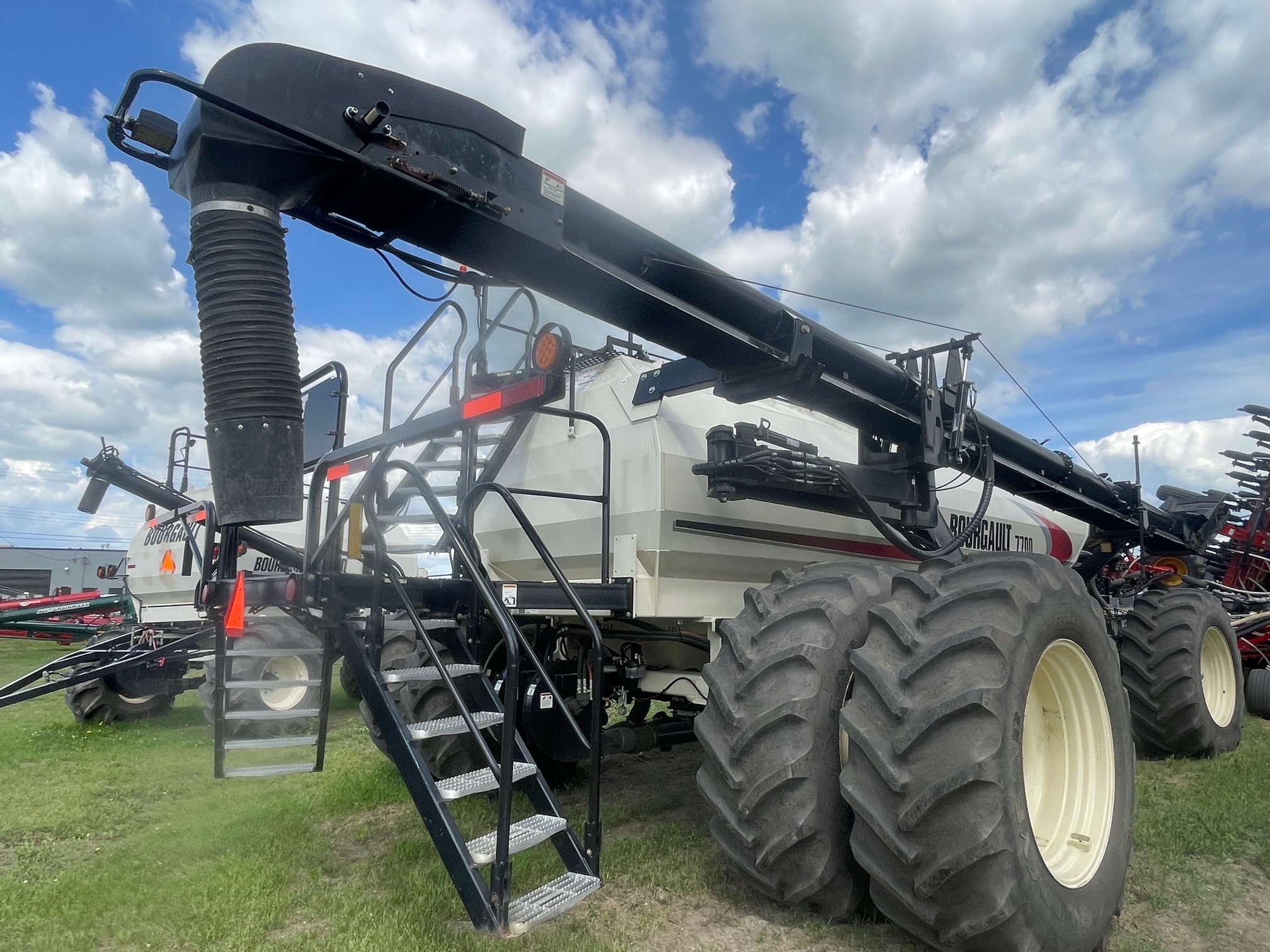 2014 Bourgault 7700 Air Tank/Cart
