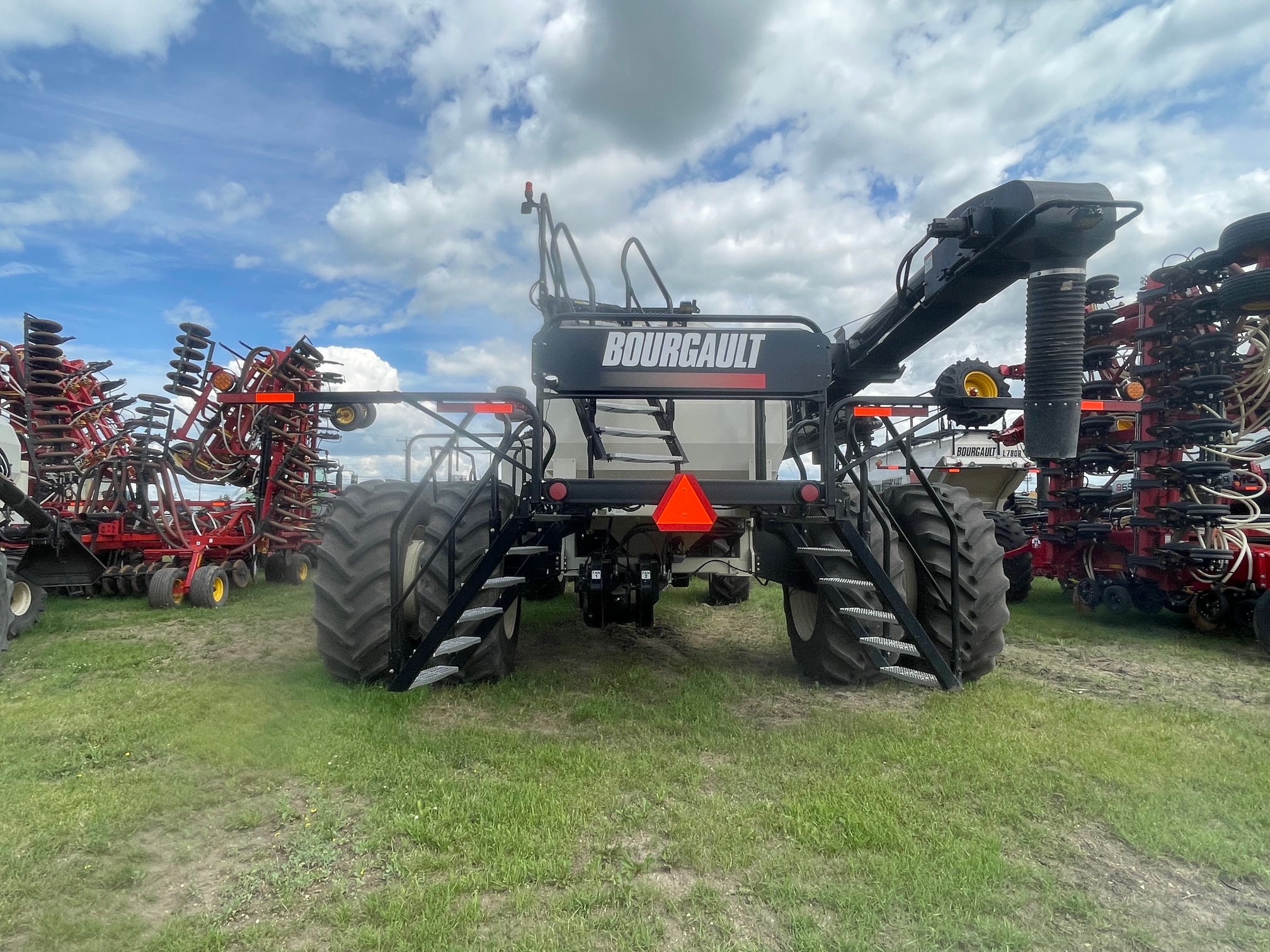 2014 Bourgault 7700 Air Tank/Cart