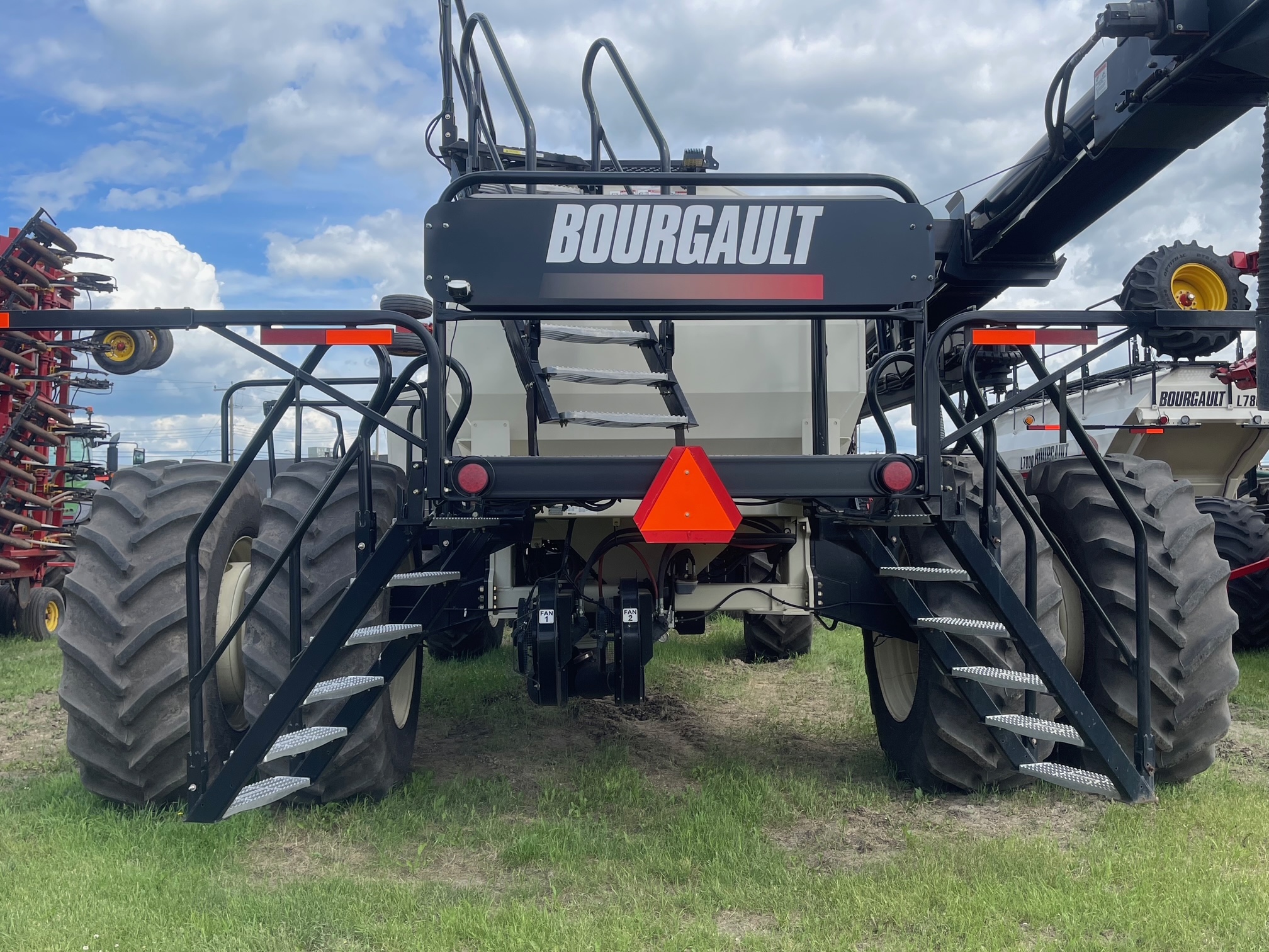 2014 Bourgault 7700 Air Tank/Cart
