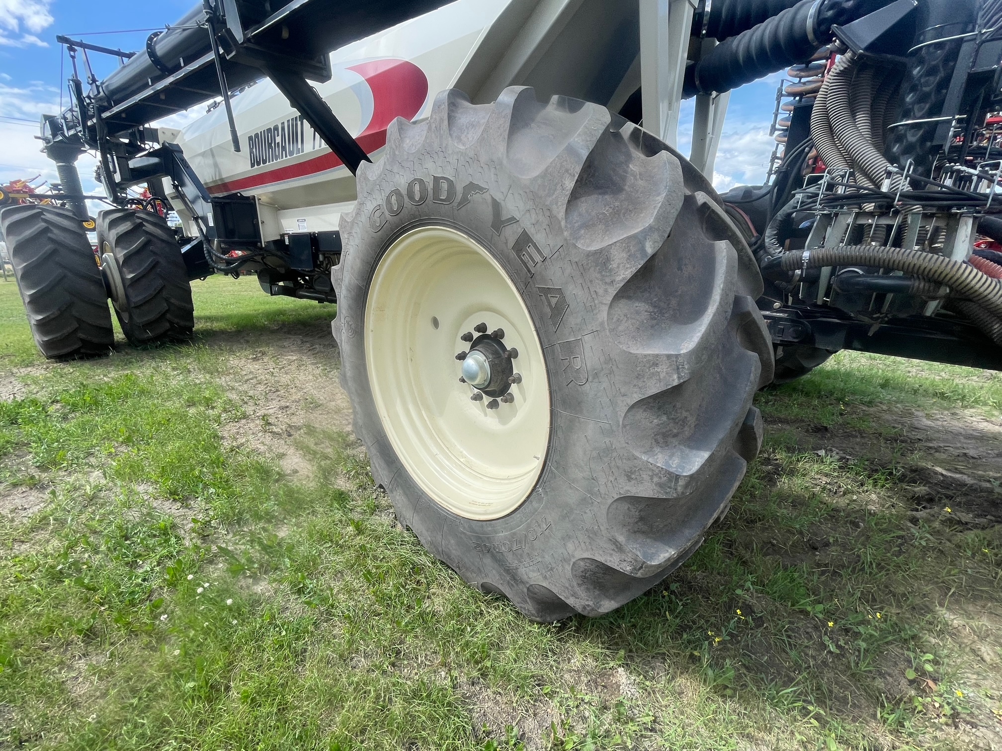 2014 Bourgault 7700 Air Tank/Cart