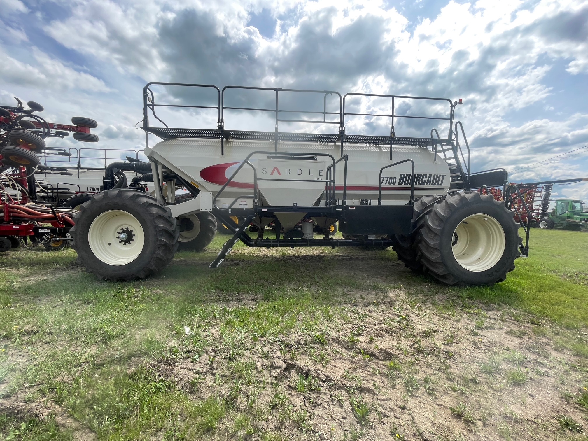 2014 Bourgault 7700 Air Tank/Cart
