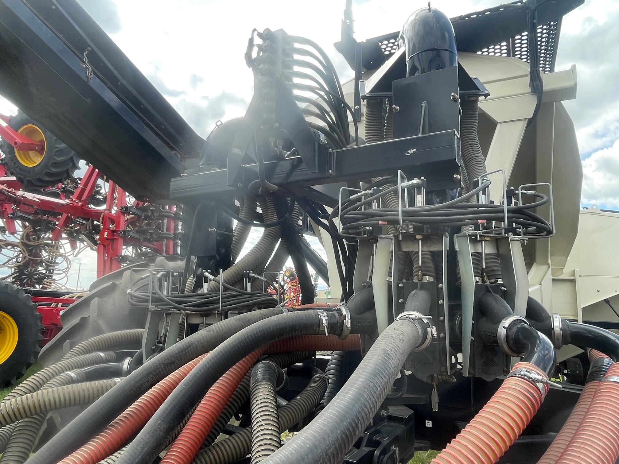 2014 Bourgault 7700 Air Tank/Cart