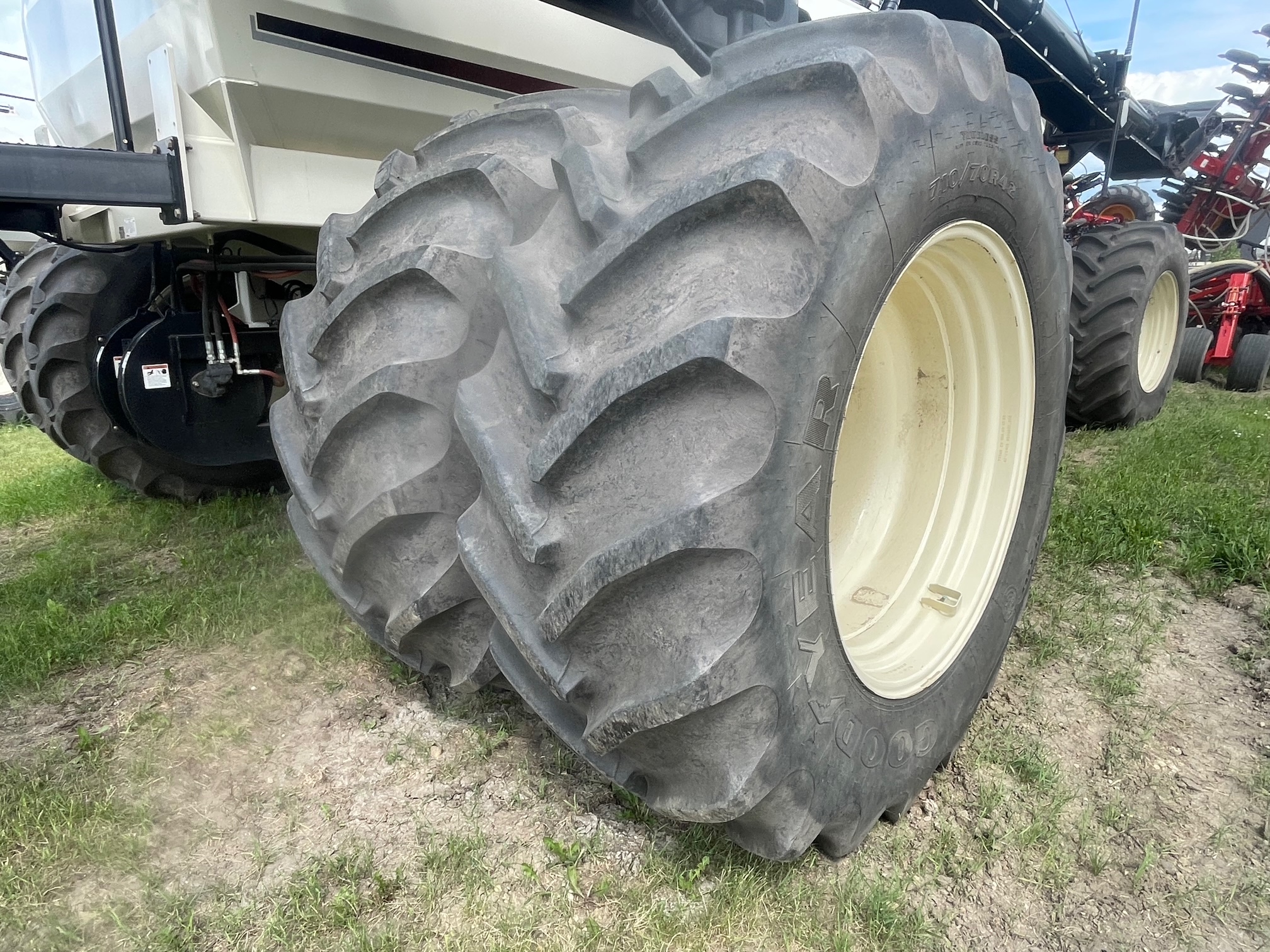 2014 Bourgault 7700 Air Tank/Cart