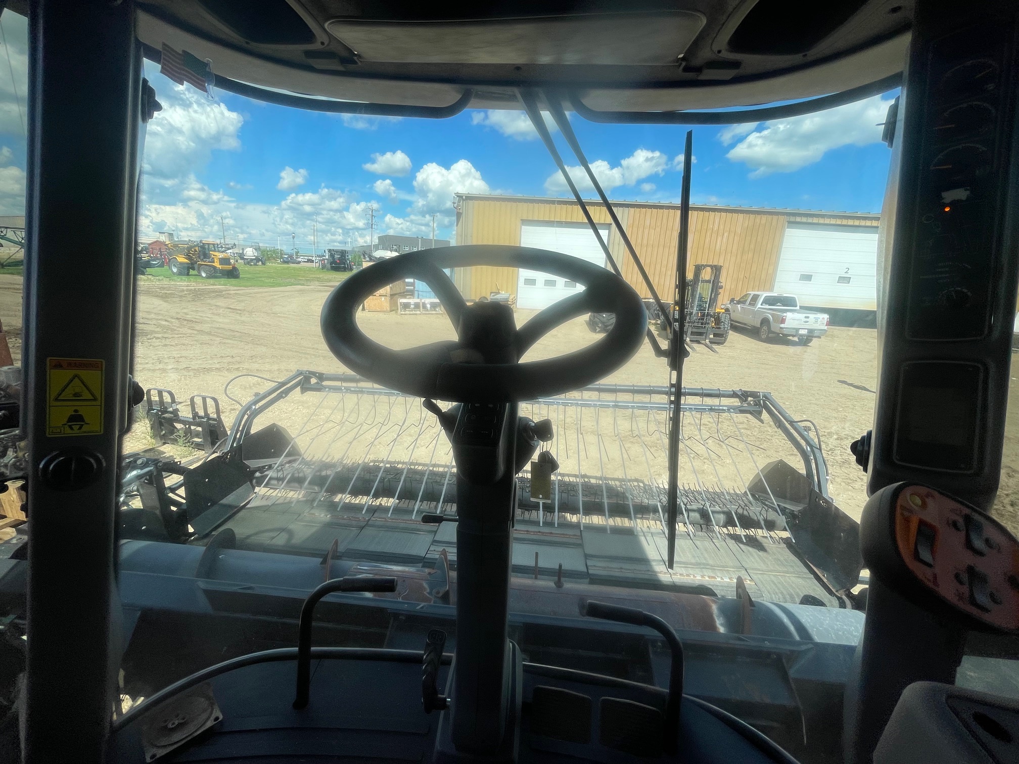 2009 Gleaner R66 Combine