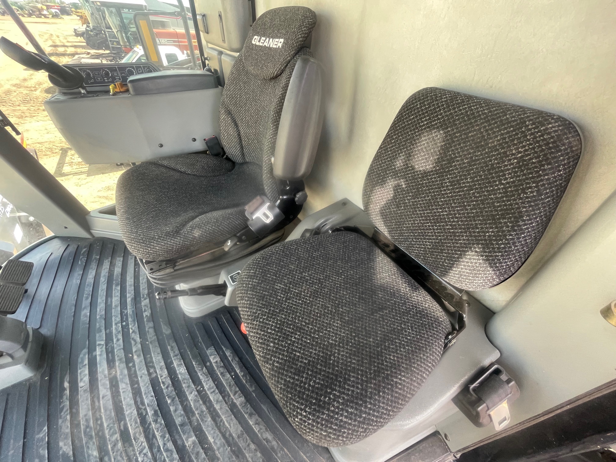 2009 Gleaner R66 Combine