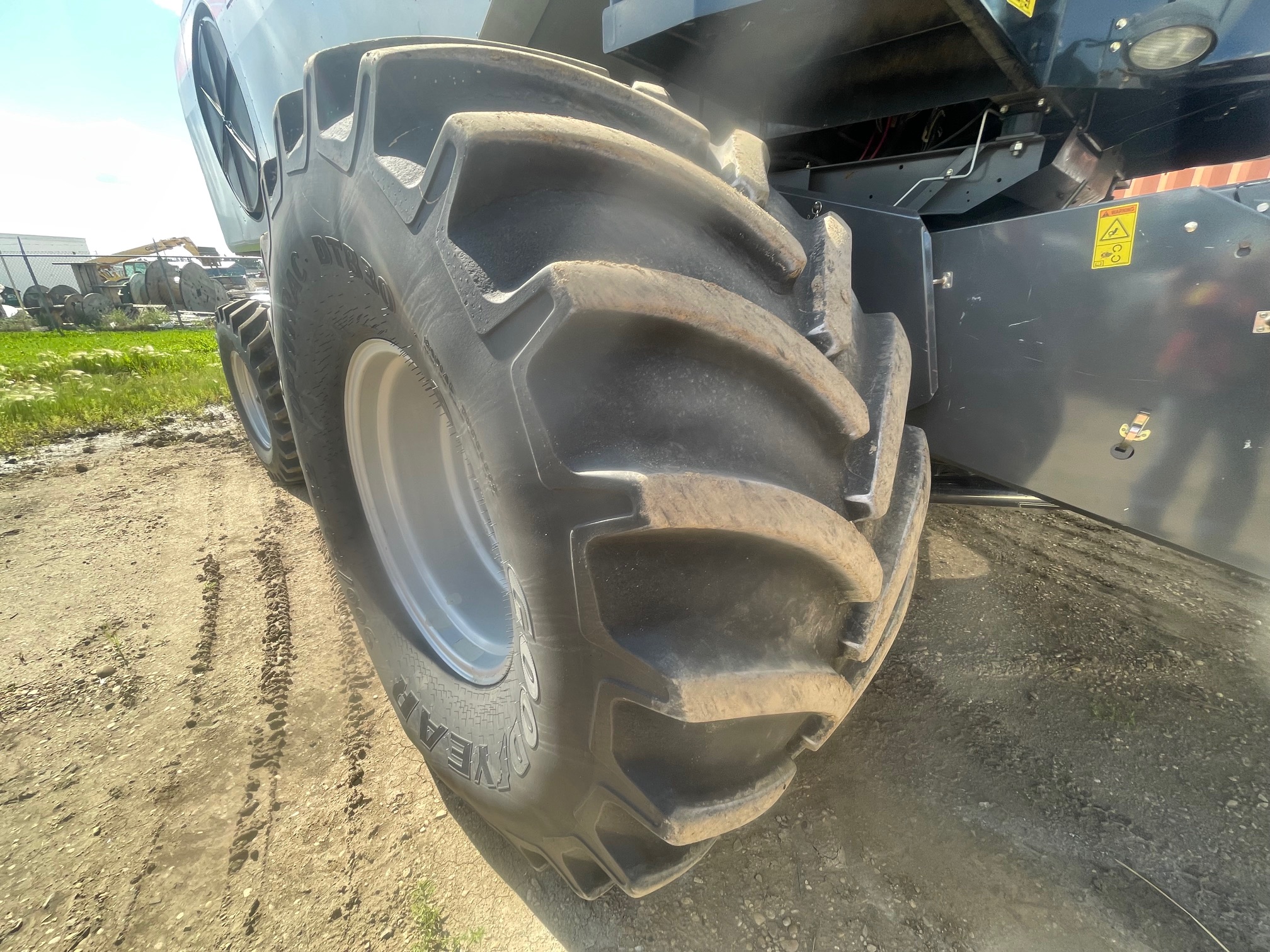 2009 Gleaner R66 Combine